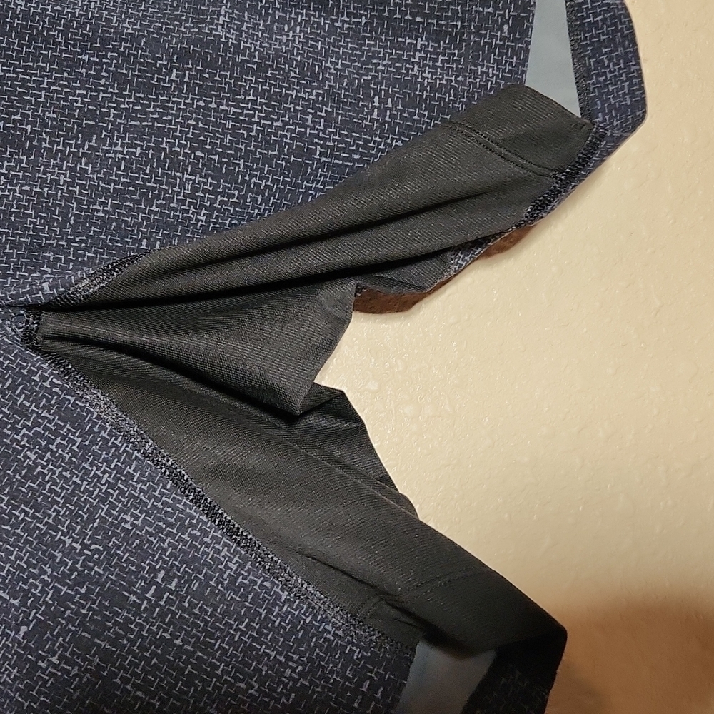 LULULEMON Men Shorts - Picture 2 of 6